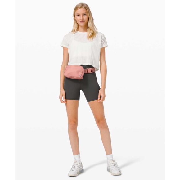 Lululemon Everywhere 1L Belt Bag in Pink Pastel - Picture 3 of 11